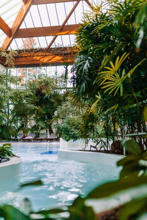 Rahat Palace Hotel Almaty Exterior photo The indoor swimming pool
