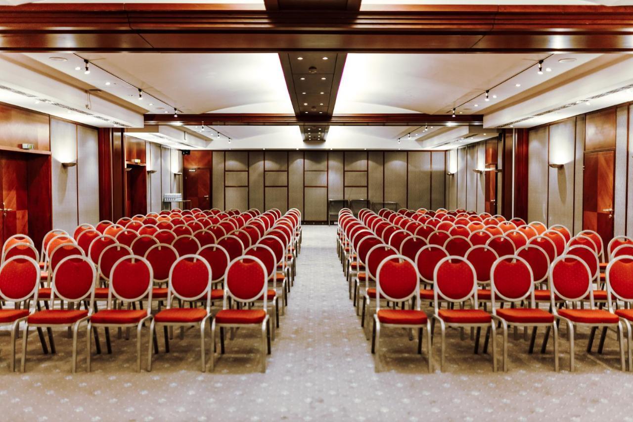 Rahat Palace Hotel Almaty Exterior photo The ballroom