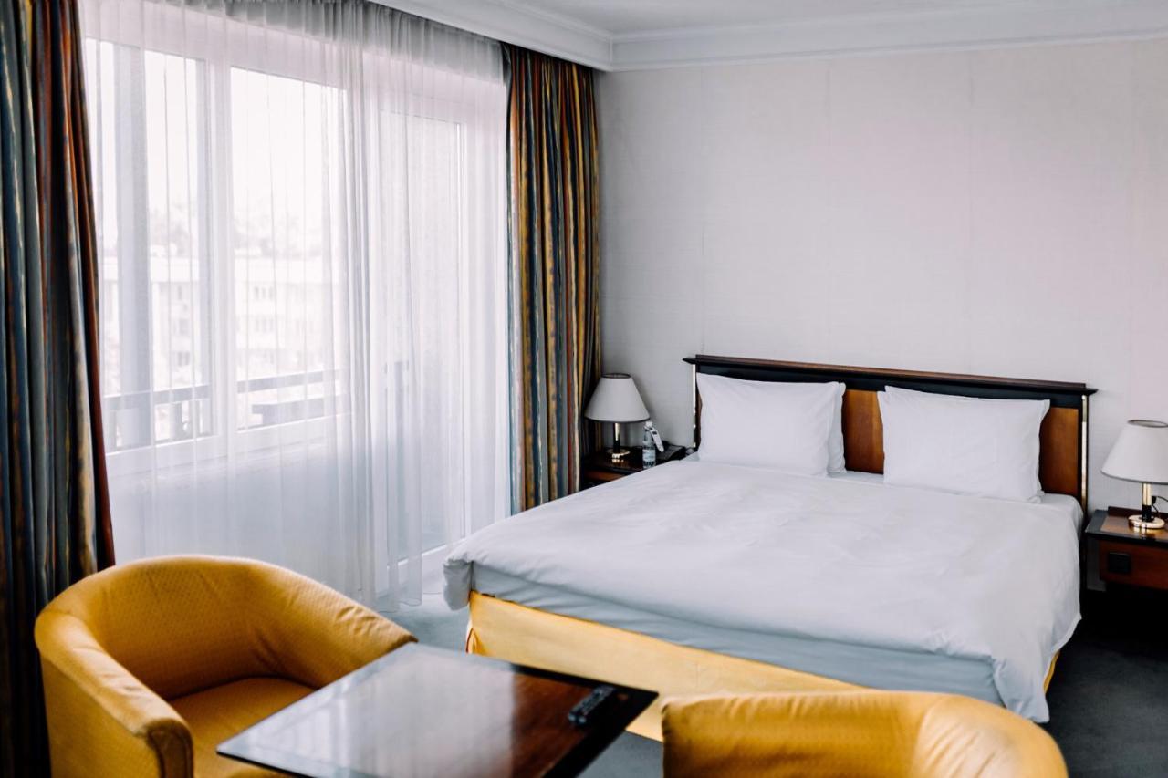 Rahat Palace Hotel Almaty Exterior photo A bedroom