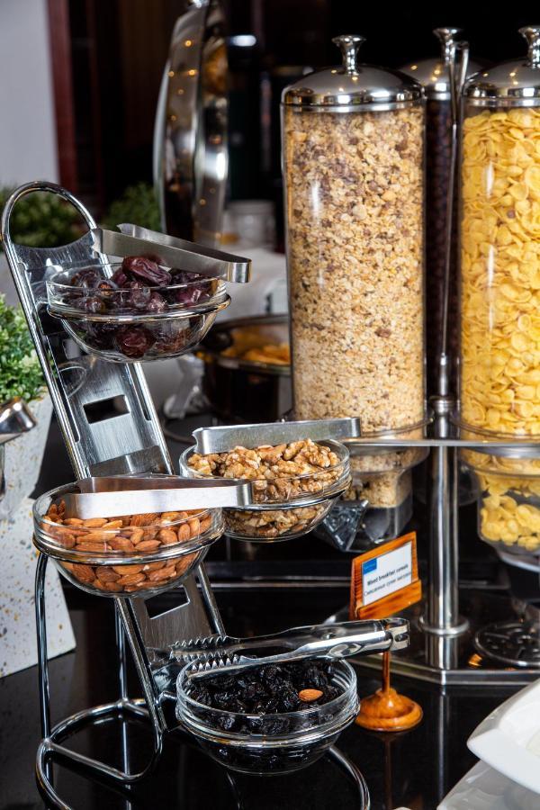 Rahat Palace Hotel Almaty Exterior photo A cereal bar
