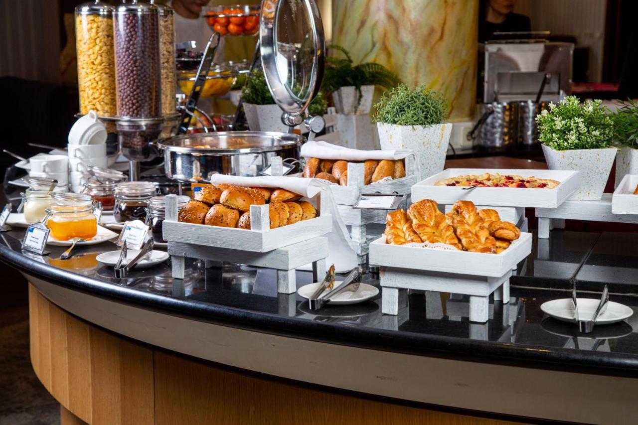 Rahat Palace Hotel Almaty Exterior photo A breakfast buffet