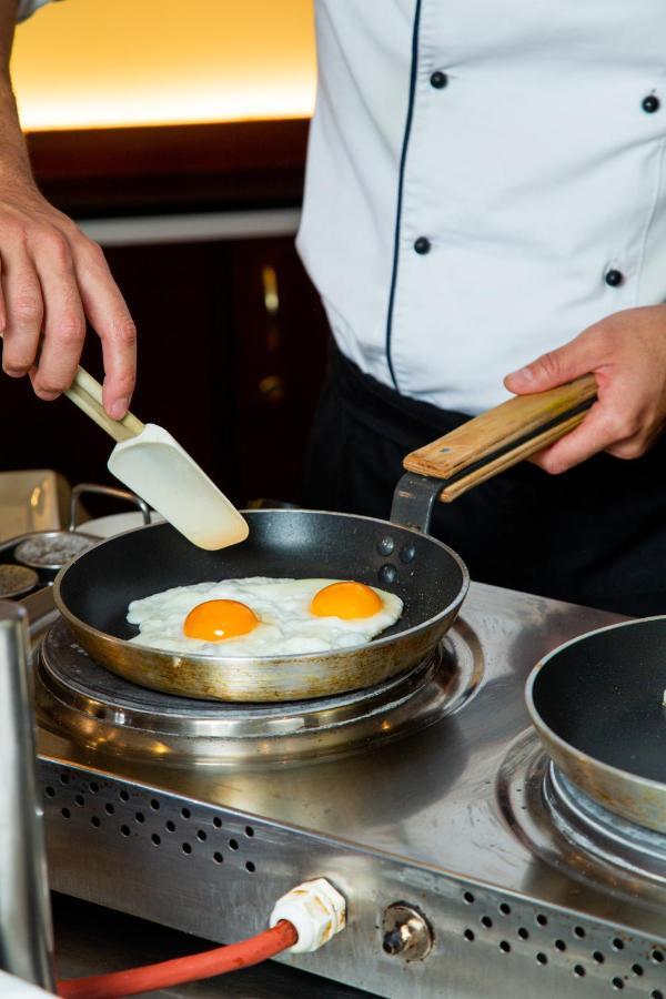 Rahat Palace Hotel Almaty Exterior photo Fried eggs