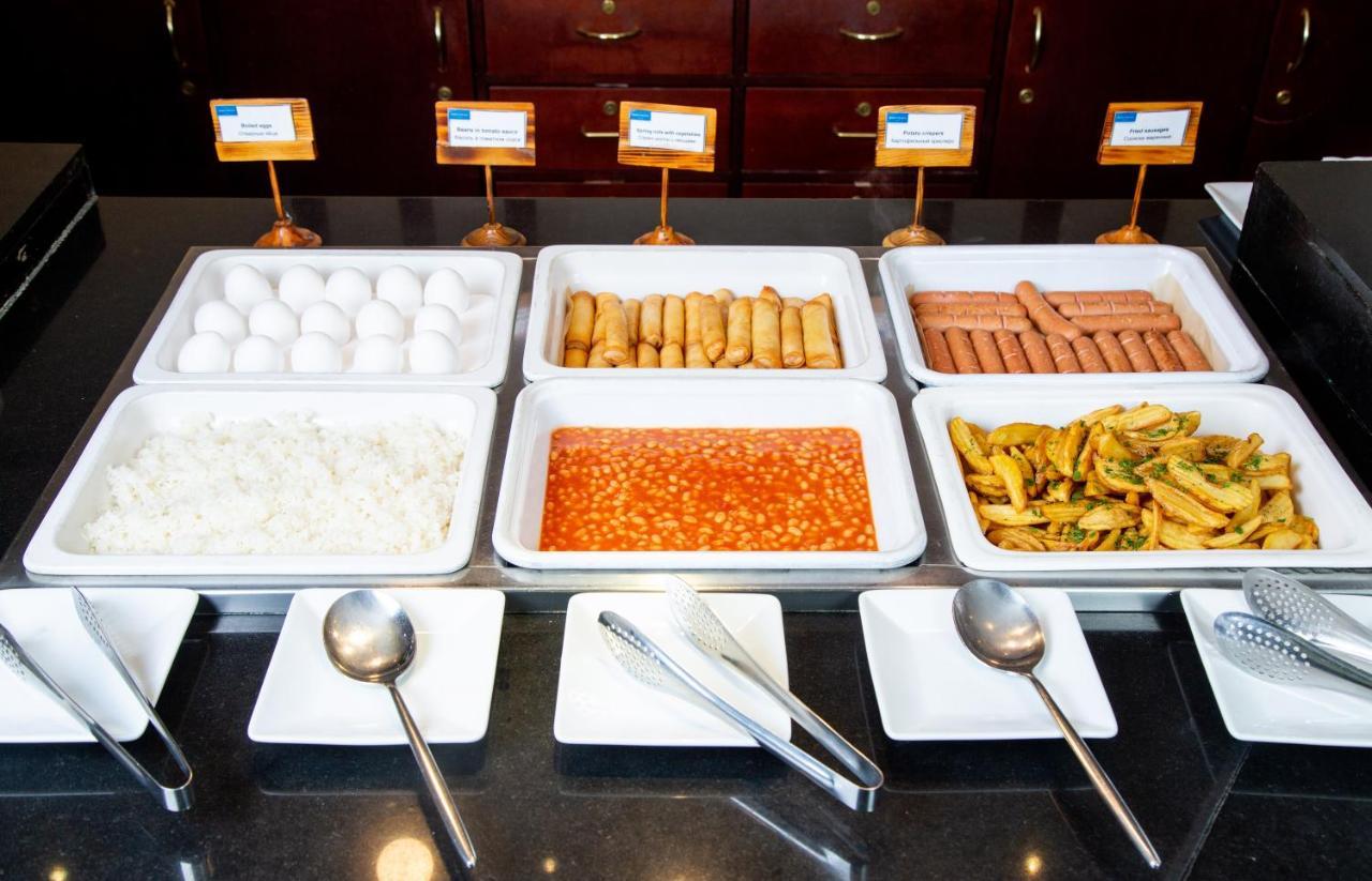Rahat Palace Hotel Almaty Exterior photo A buffet with chafing dishes