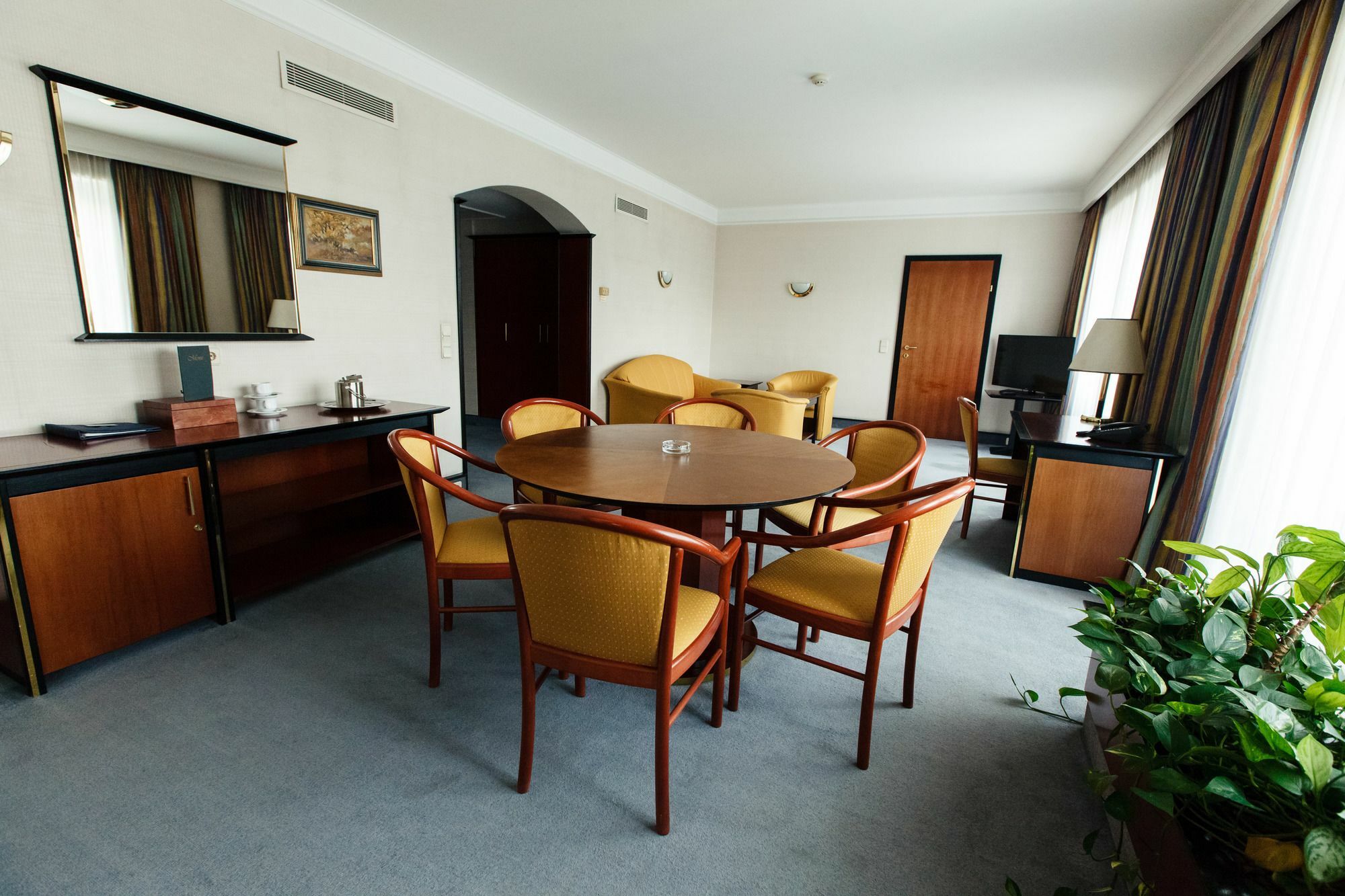 Rahat Palace Hotel Almaty Exterior photo A suite at the Grand Hotel
