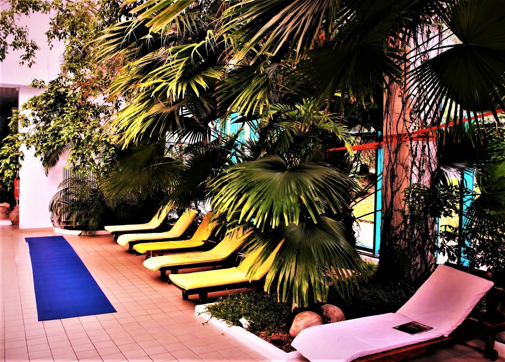 Rahat Palace Hotel Almaty Exterior photo The spa at the Hotel
